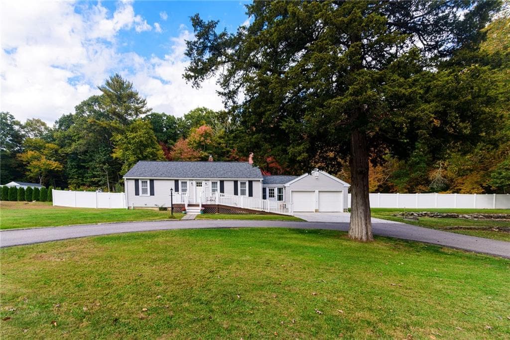 Single Family Residence at 122 Kingstown Road, Richmond, photo 2 of 25