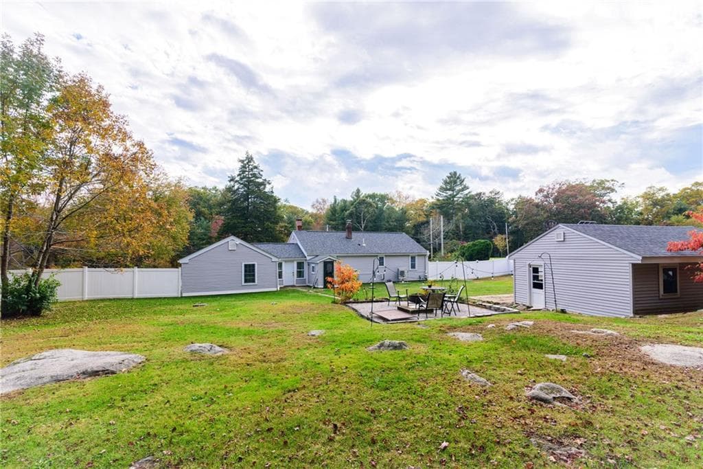 Single Family Residence at 122 Kingstown Road, Richmond, photo 6 of 25