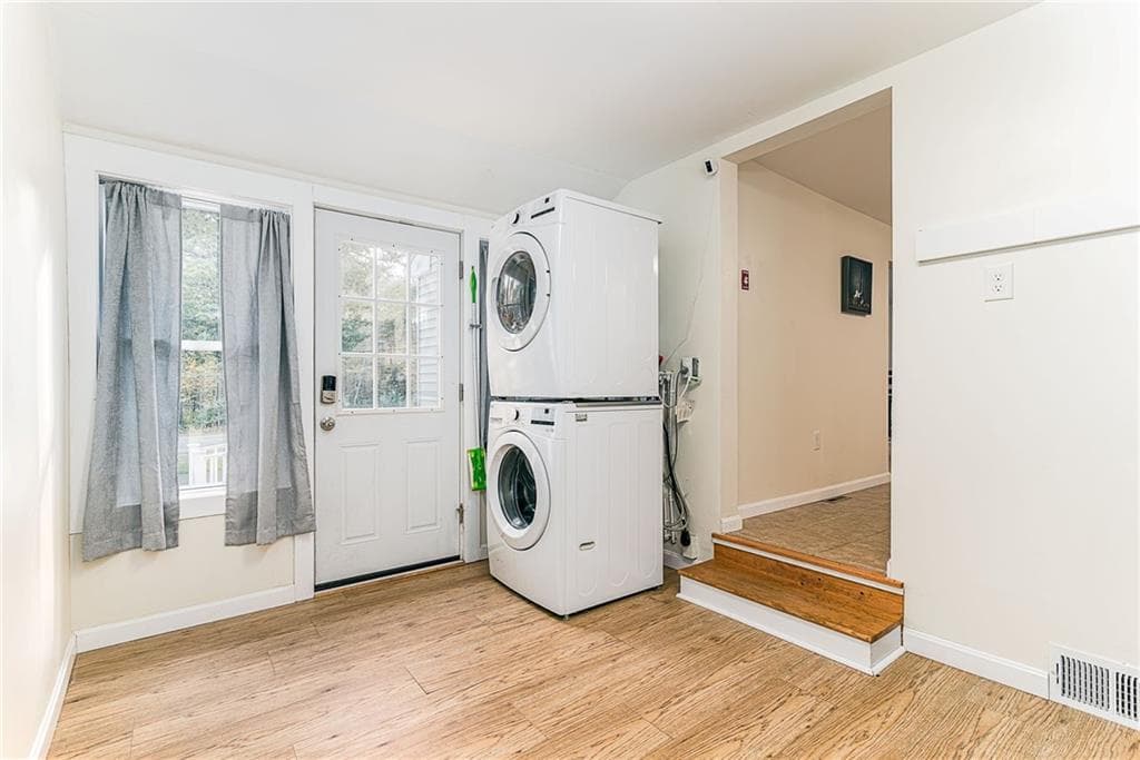 Single Family Residence at 122 Kingstown Road, Richmond, photo 13 of 25