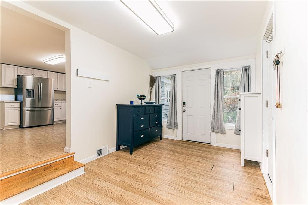 Single Family Residence at 122 Kingstown Road, Richmond, photo 12 of 25