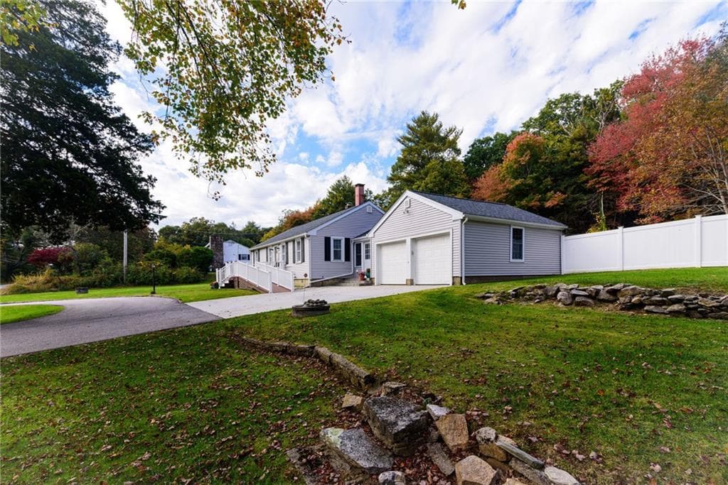 Single Family Residence at 122 Kingstown Road, Richmond, photo 3 of 25