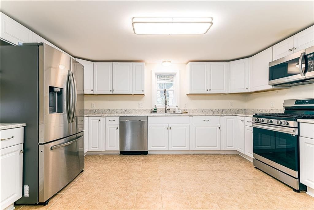 Single Family Residence at 122 Kingstown Road, Richmond, photo 10 of 25