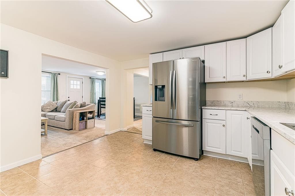Single Family Residence at 122 Kingstown Road, Richmond, photo 11 of 25
