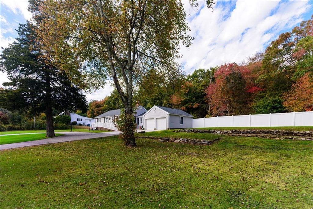 Single Family Residence at 122 Kingstown Road, Richmond, photo 4 of 25