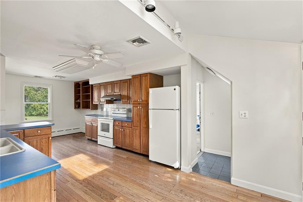 Single Family Residence at 32 Bliss Mine Road, Middletown, photo 12 of 46