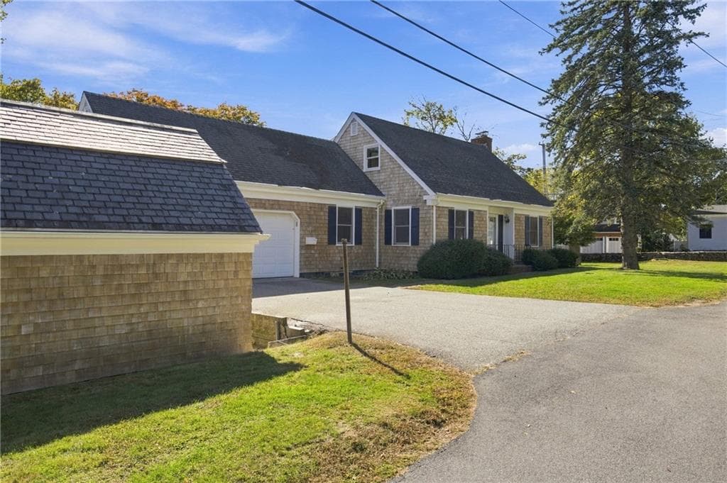 Single Family Residence at 32 Bliss Mine Road, Middletown, photo 3 of 46