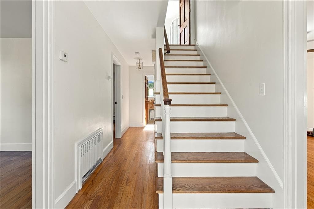 Single Family Residence at 32 Bliss Mine Road, Middletown, photo 5 of 46