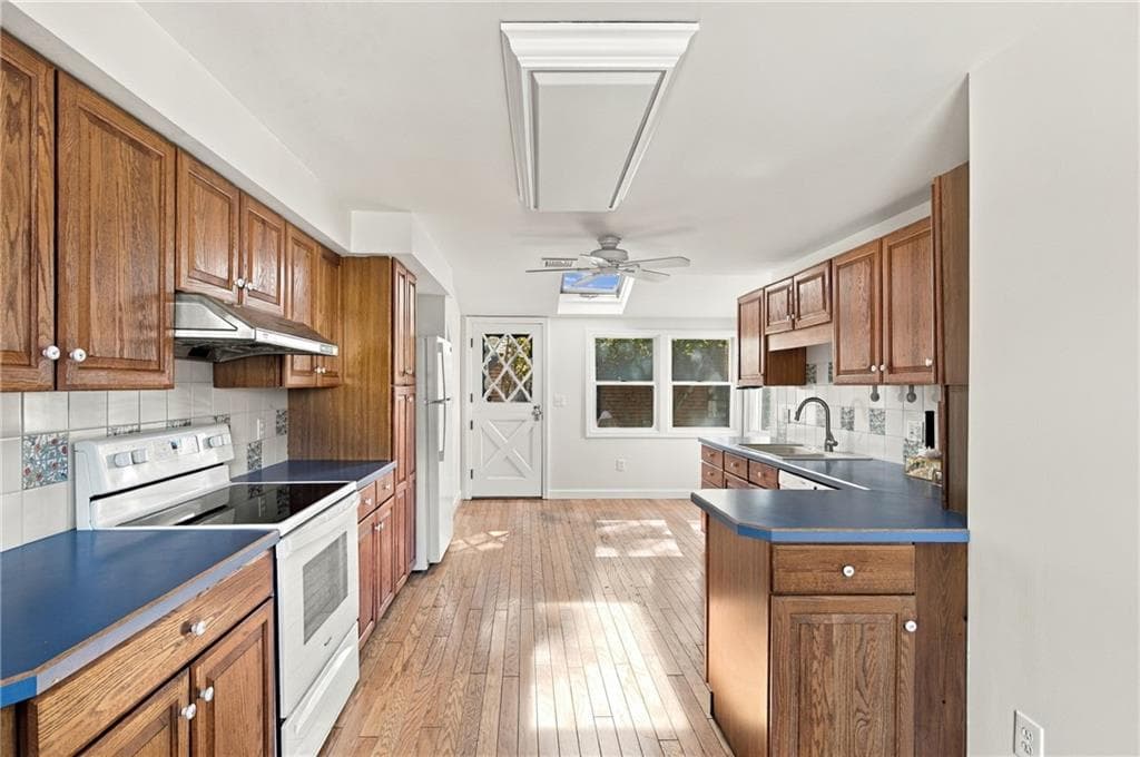 Single Family Residence at 32 Bliss Mine Road, Middletown, photo 10 of 46