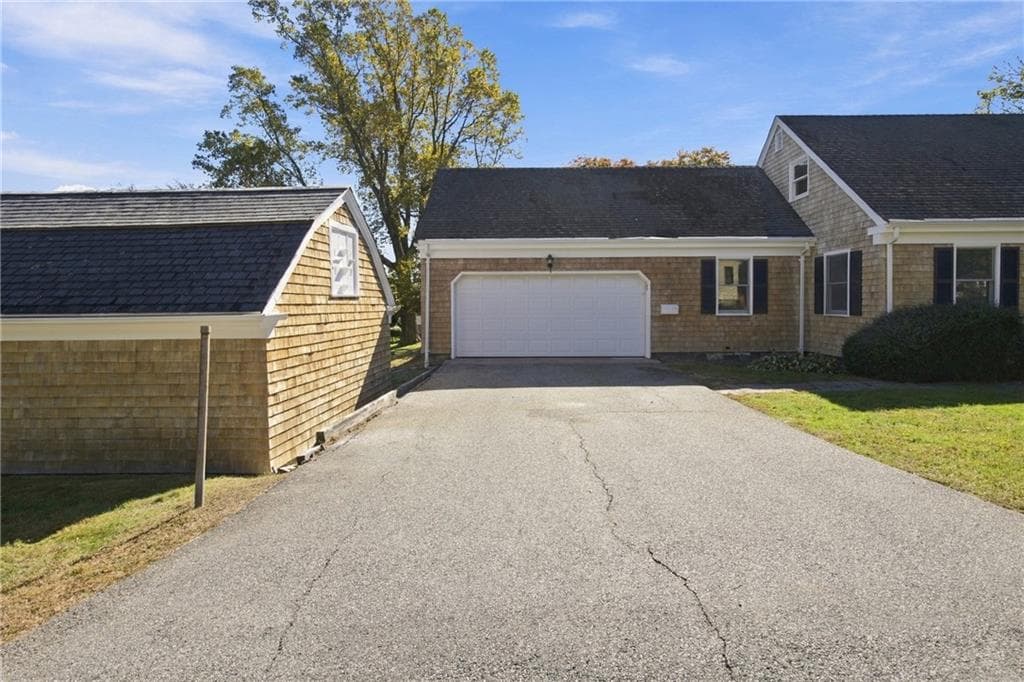 Single Family Residence at 32 Bliss Mine Road, Middletown, photo 4 of 46