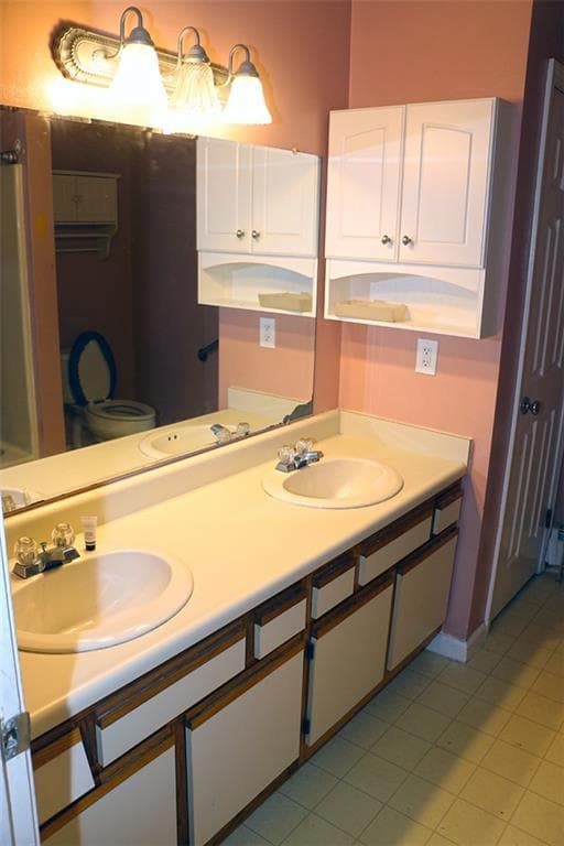Condominium at 565 Quaker Lane UNIT 95, West Warwick, photo 8 of 15