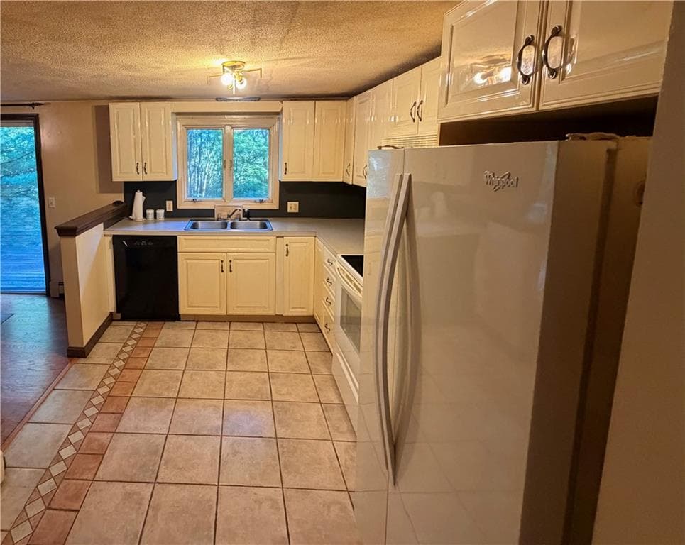 Single Family Residence at 162 Lake Drive, West Greenwich, photo 12 of 20