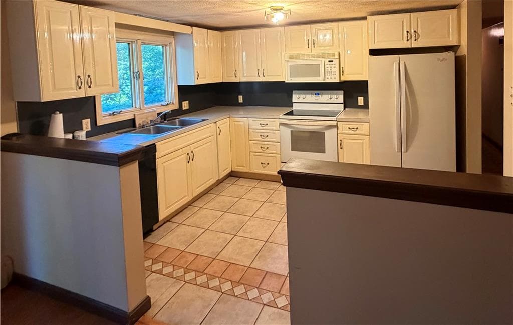 Single Family Residence at 162 Lake Drive, West Greenwich, photo 11 of 20