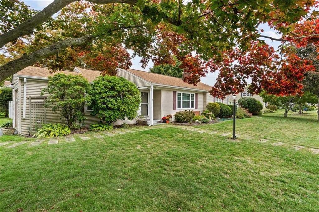 Single Family Residence at 62 Sweetfern Road, Warwick, photo 4 of 36