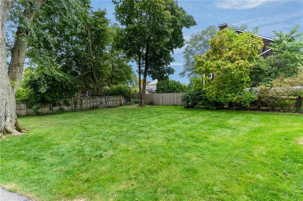 Single Family Residence at 30 Ledge Road, East Greenwich, photo 34 of 37