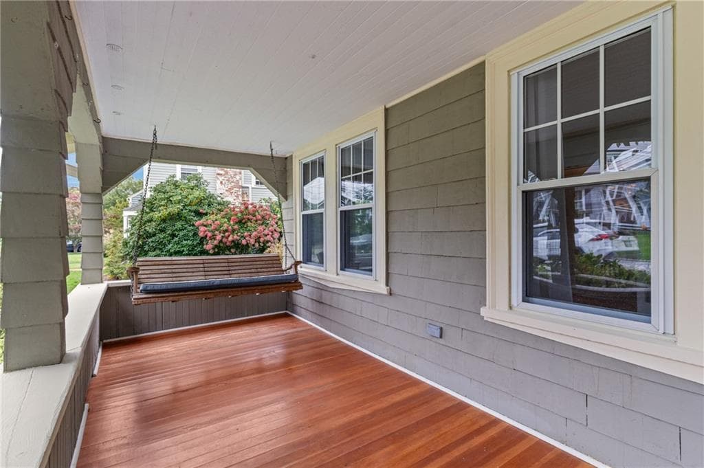 Single Family Residence at 30 Ledge Road, East Greenwich, photo 4 of 37