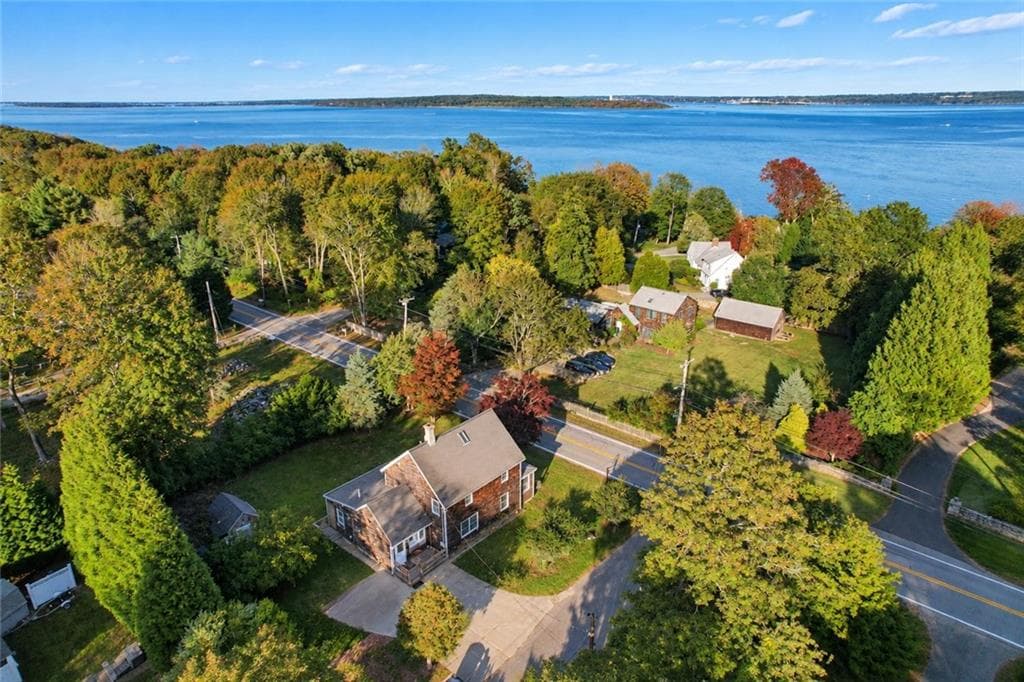 871 East Shore Road