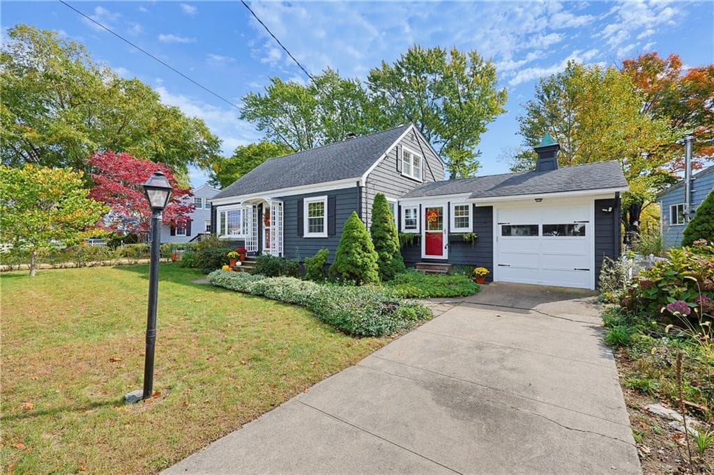 Single Family Residence at 150 Betsey Williams Drive, Warwick, photo 2 of 45