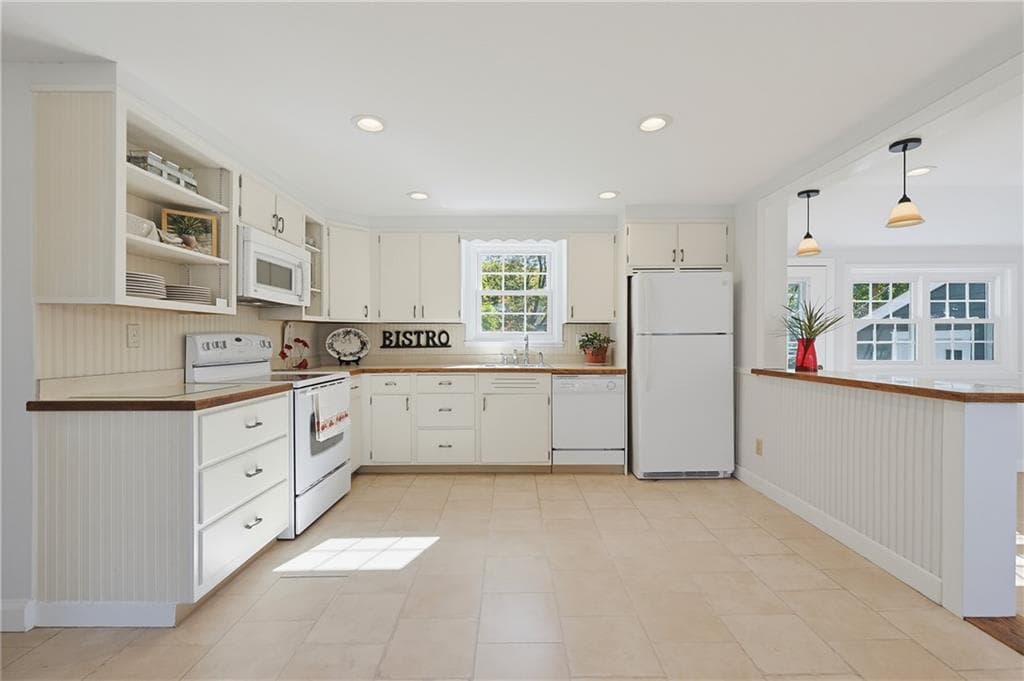 Single Family Residence at 150 Betsey Williams Drive, Warwick, photo 3 of 45
