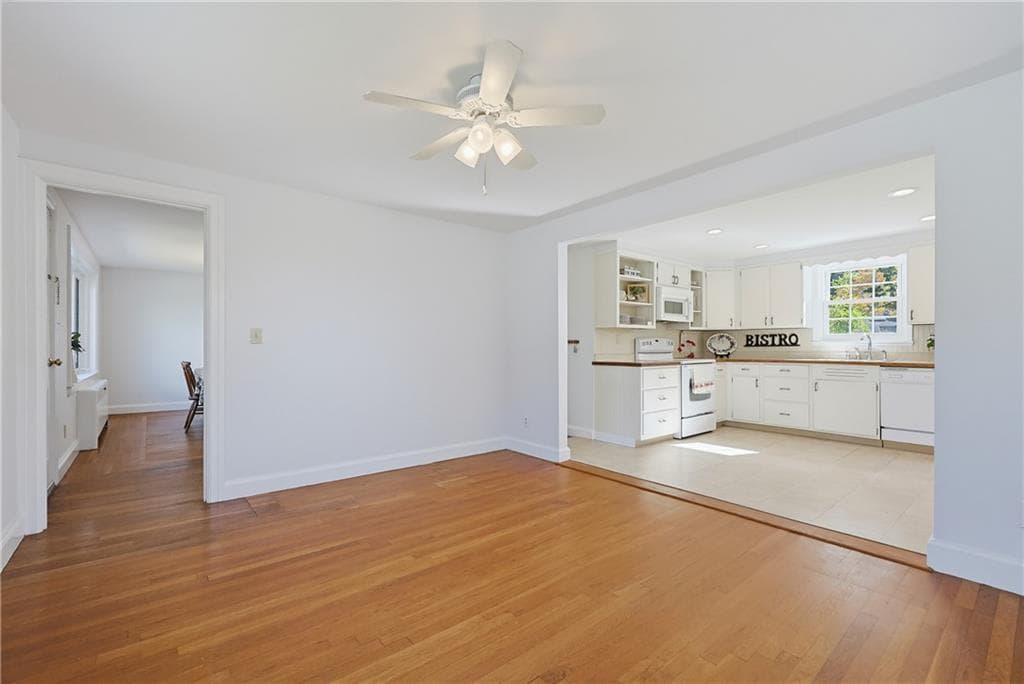 Single Family Residence at 150 Betsey Williams Drive, Warwick, photo 9 of 45