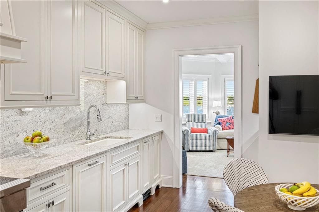 Condominium at 111 Harrison Avenue UNIT D5, Newport, photo 17 of 50
