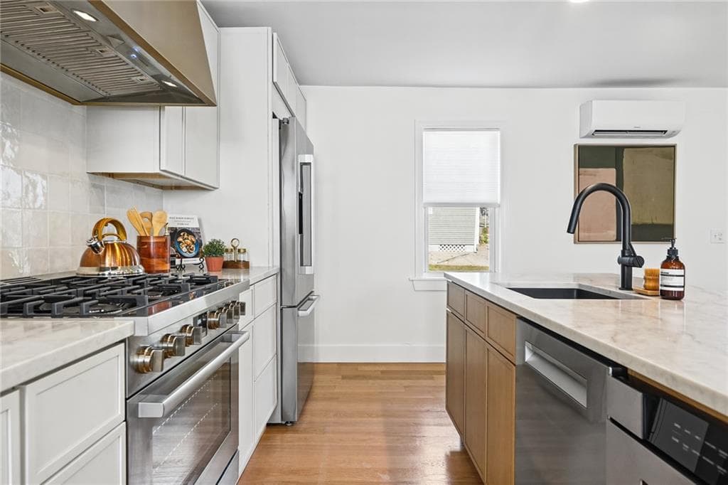 Single Family Residence at 240 Power Street, Providence, photo 5 of 35
