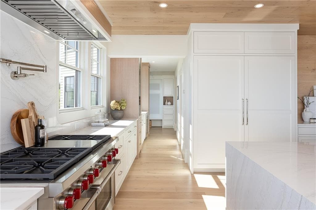 Single Family Residence at 45 Sea Spray Drive, Portsmouth, photo 18 of 50