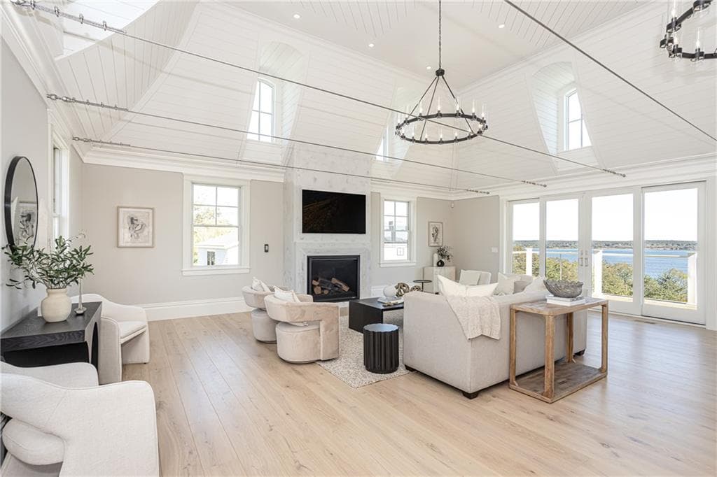 Single Family Residence at 45 Sea Spray Drive, Portsmouth, photo 11 of 50