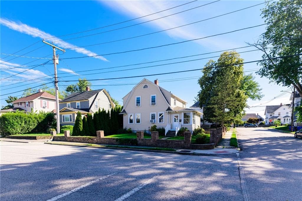 Single Family Residence at 97 Williams Avenue, East Providence, photo 3 of 39