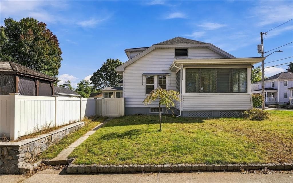 Single Family Residence at 54 Holburn Avenue, Cranston, photo 6 of 41
