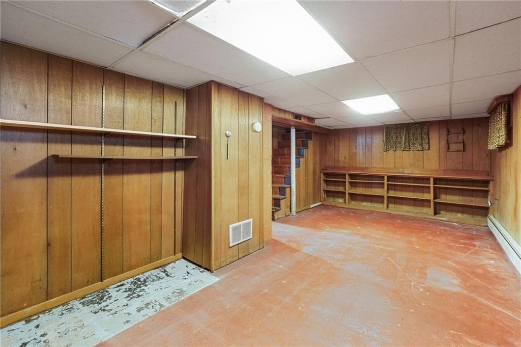 Single Family Residence at 108 Falcon Avenue, Warwick, photo 13 of 18