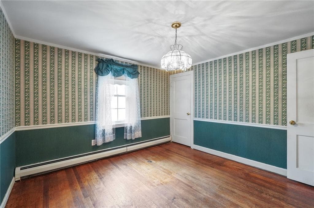 Single Family Residence at 108 Falcon Avenue, Warwick, photo 5 of 18