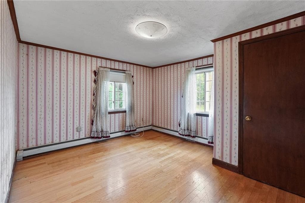 Single Family Residence at 108 Falcon Avenue, Warwick, photo 10 of 18