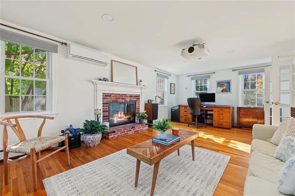 Single Family Residence at 6 Fireside Drive, Barrington, photo 7 of 47