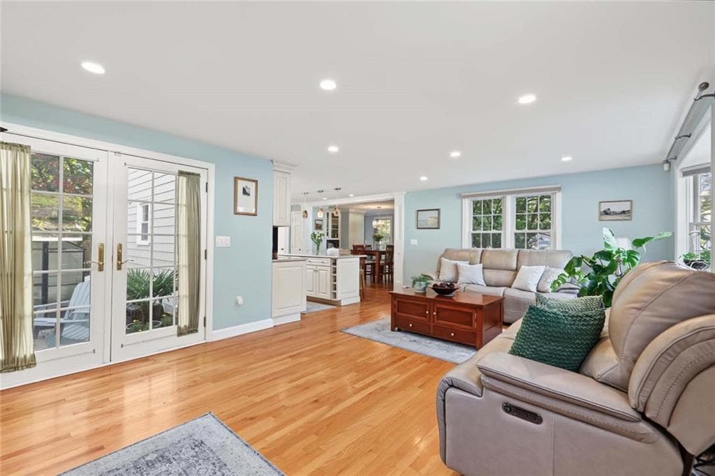 Single Family Residence at 6 Fireside Drive, Barrington, photo 20 of 47