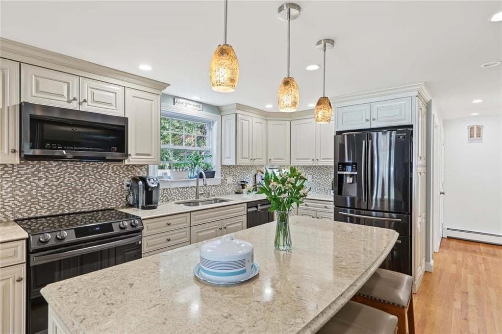 Single Family Residence at 6 Fireside Drive, Barrington, photo 15 of 47