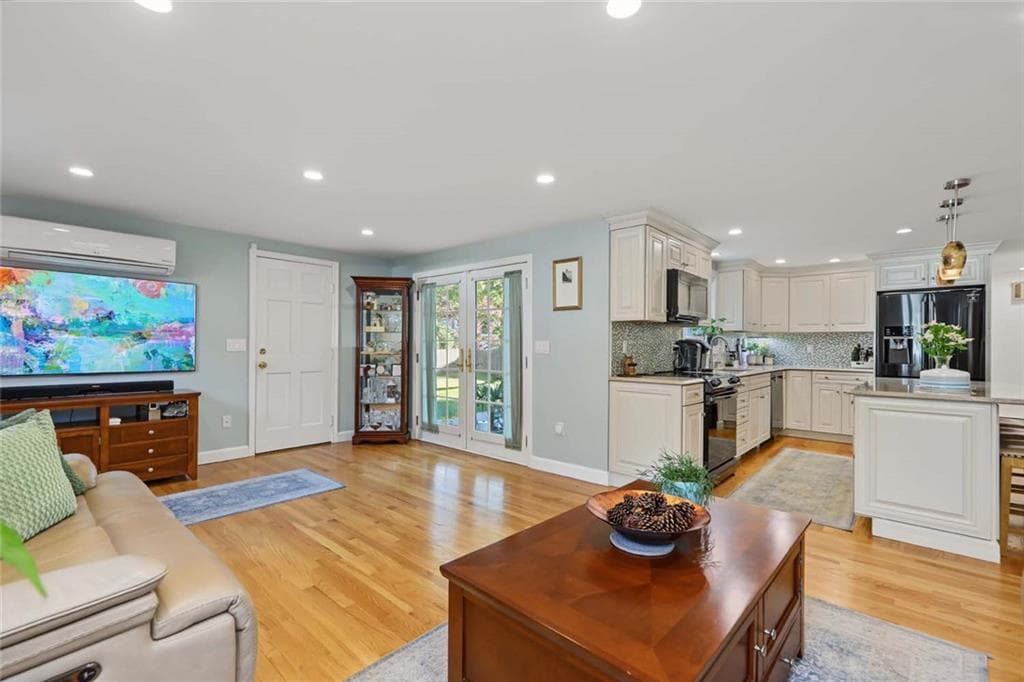 Single Family Residence at 6 Fireside Drive, Barrington, photo 19 of 47