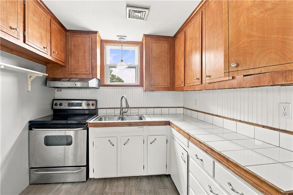 Multi Family at 135 Marlborough Street, East Greenwich, photo 9 of 25