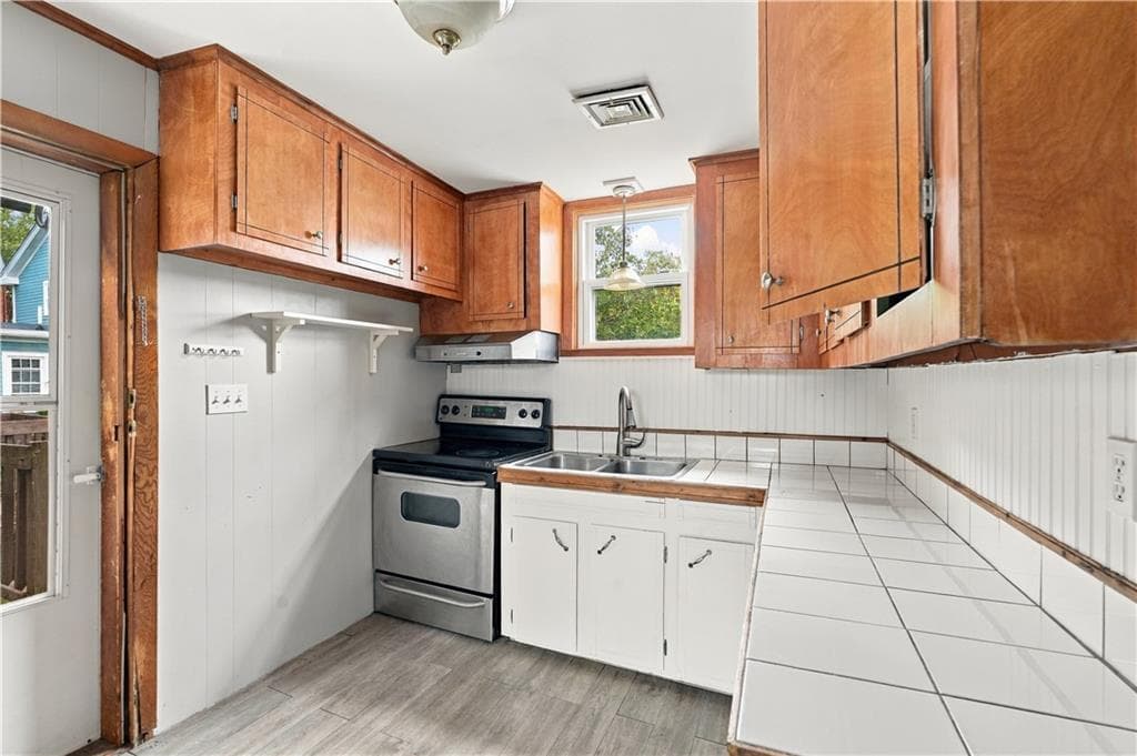 Multi Family at 135 Marlborough Street, East Greenwich, photo 10 of 25