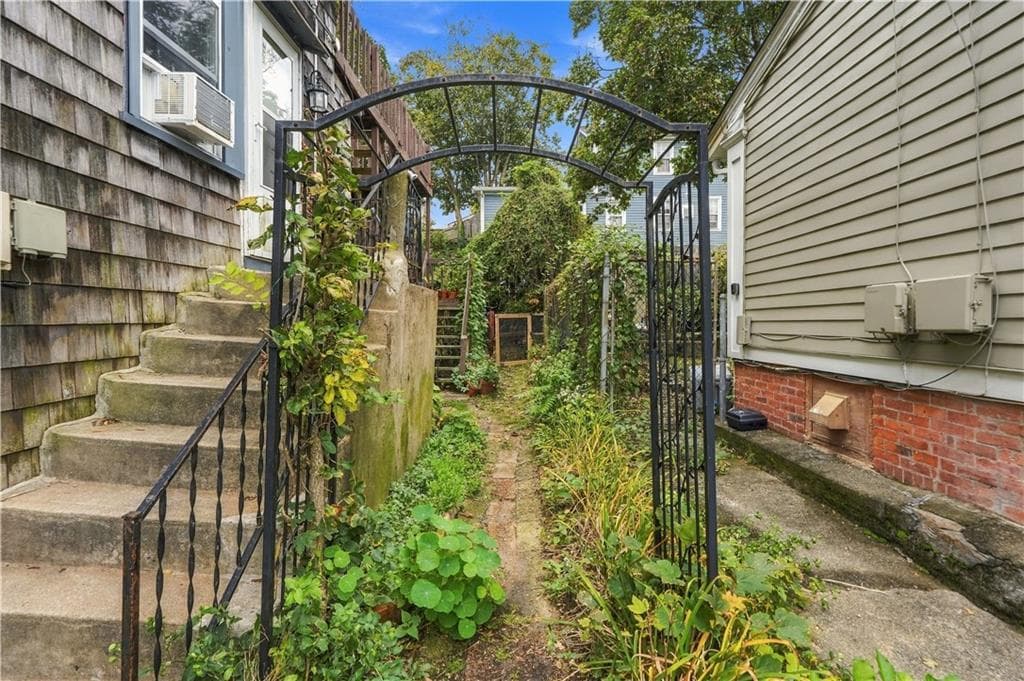 Multi Family at 135 Marlborough Street, East Greenwich, photo 4 of 25