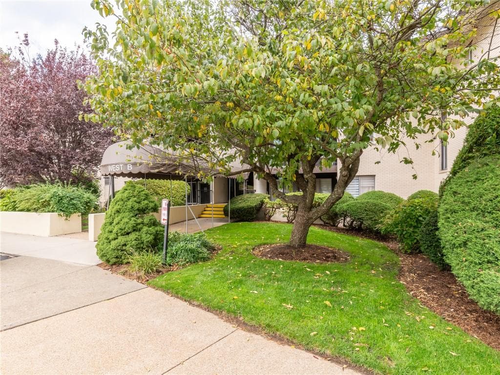 Condominium at 400 Narragansett Parkway UNIT WB11, Warwick, photo 4 of 26