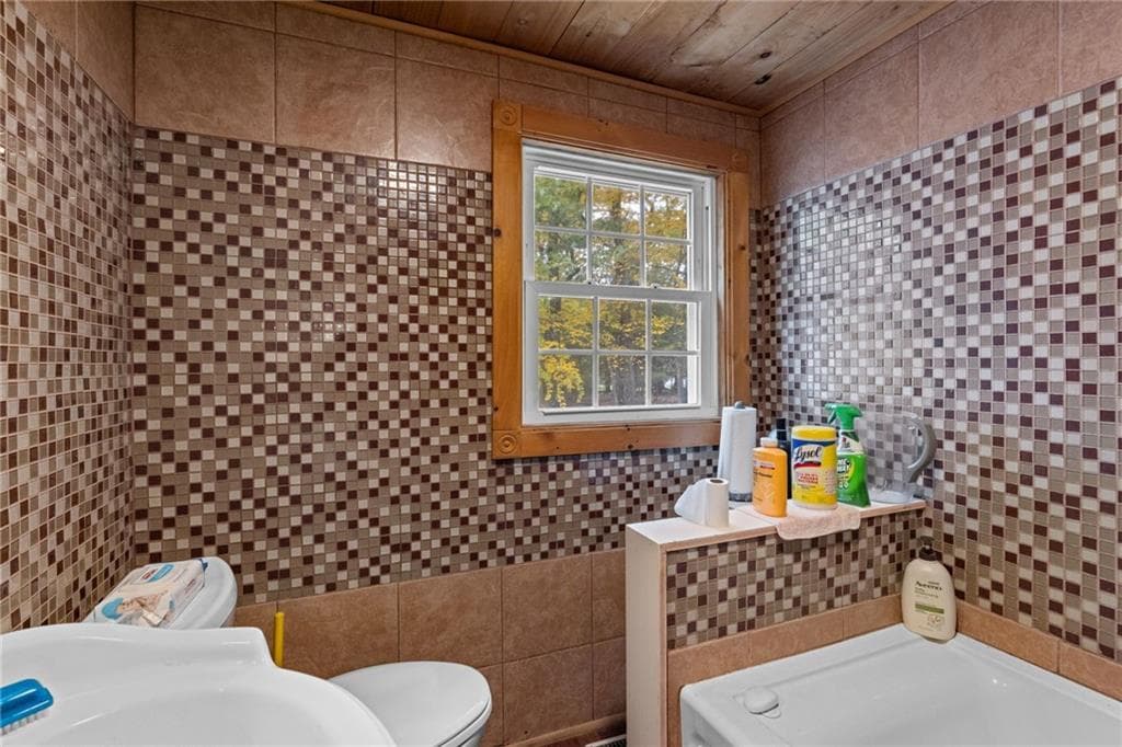 Single Family Residence at 1187 Danielson Pike, Scituate, photo 17 of 28