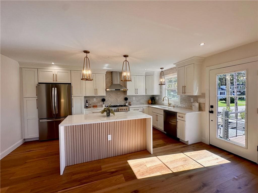 Single Family Residence at 86 Spanker Street, Jamestown, photo 9 of 50