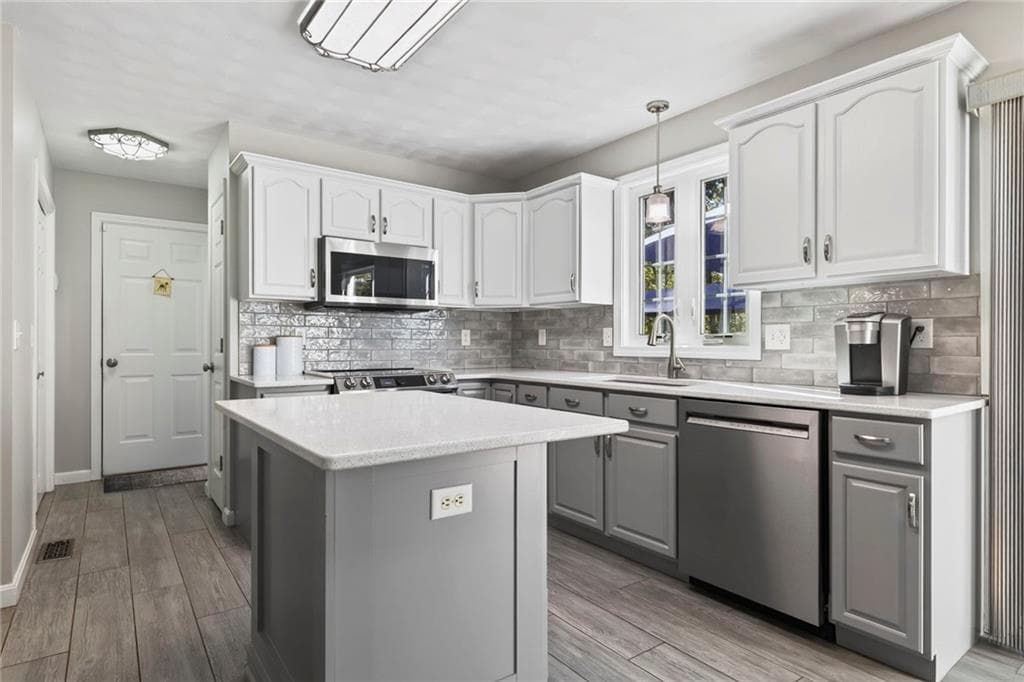 Single Family Residence at 329 Tomaquag Road, Hopkinton, photo 9 of 35