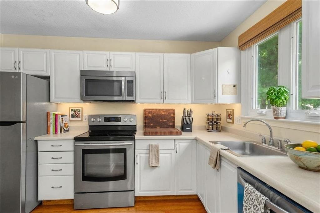Condominium at 30 Noel Court, South Kingstown, photo 10 of 47