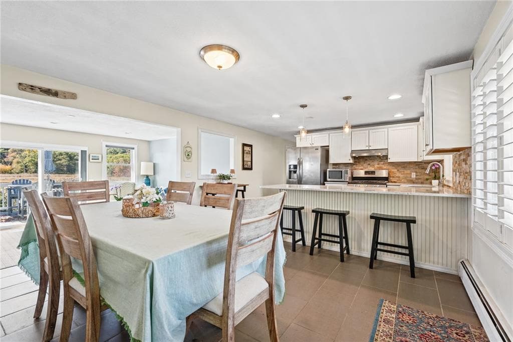 Single Family Residence at 74 Circuit Drive, Narragansett, photo 13 of 48