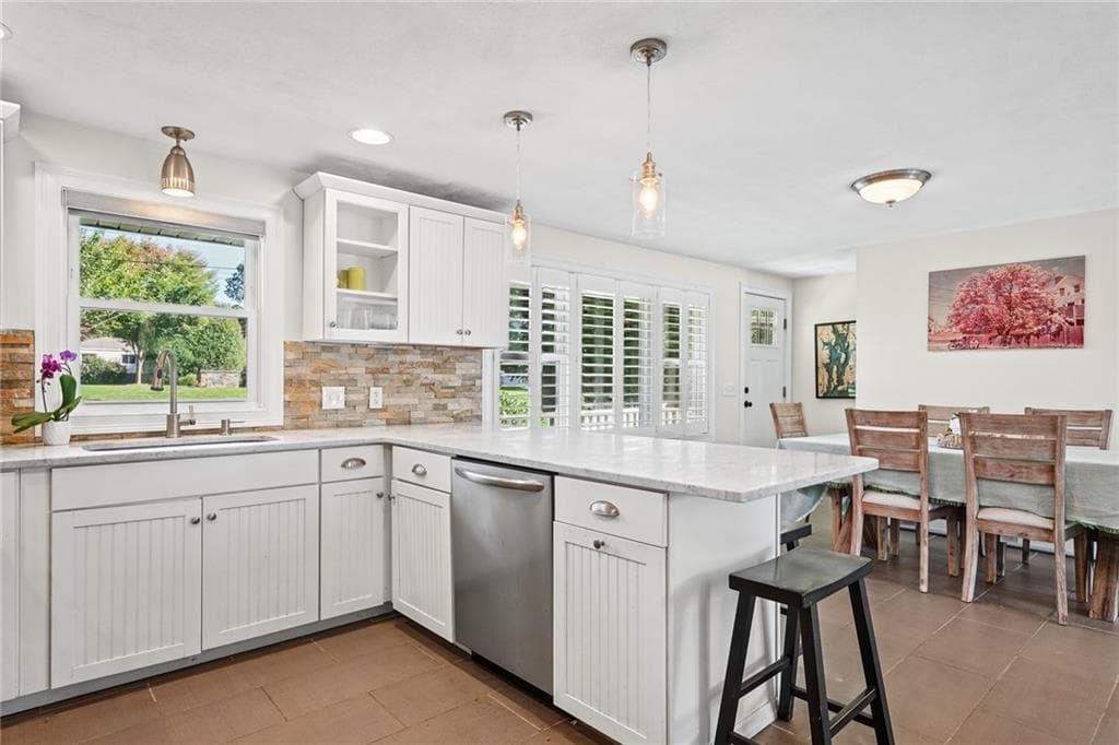 Single Family Residence at 74 Circuit Drive, Narragansett, photo 12 of 48