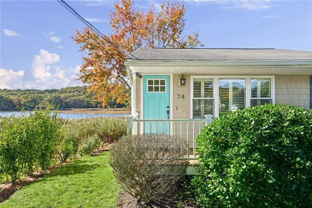 Single Family Residence at 74 Circuit Drive, Narragansett, photo 9 of 48