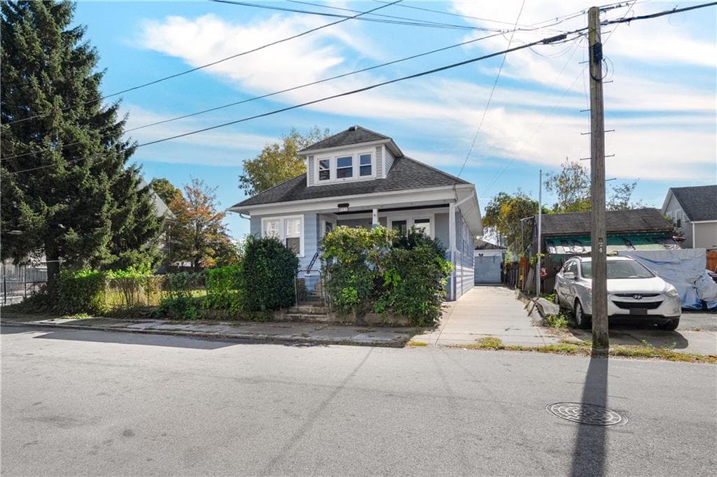 Single Family Residence at 40 Elmdale Avenue, Providence, photo 2 of 12