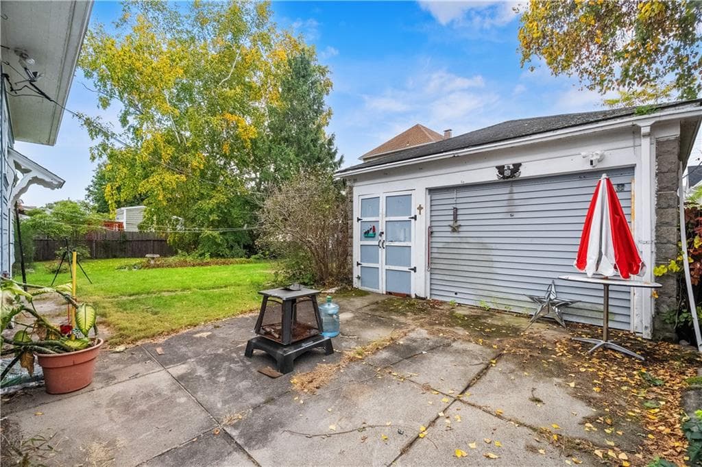 Single Family Residence at 40 Elmdale Avenue, Providence, photo 10 of 12