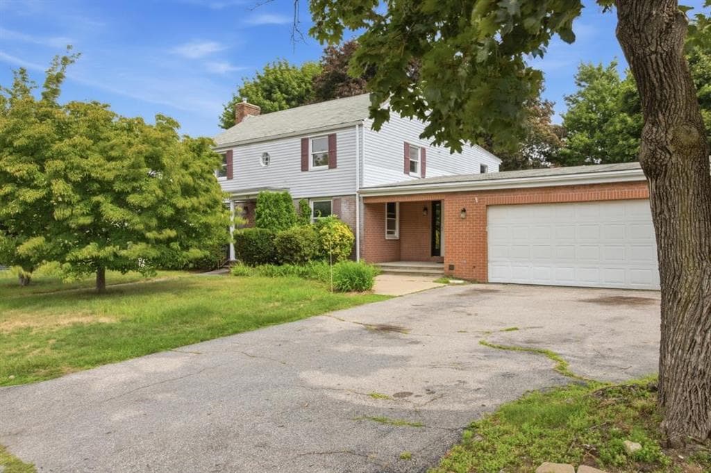 12 Buttonwood Drive